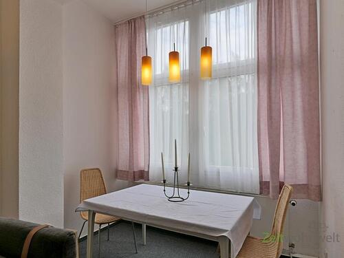 Esstisch im Wohnzimmererker - 2 Zimmer Etagenwohnung in Ronneburg
