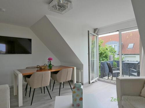 Esstisch vor dem Balkon - 2 Zimmer Etagenwohnung zur Miete in Dresden