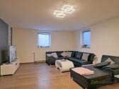 Blick ins Wohnzimmer - (EF0665_M) Erfurt: Klettbach, preiswerte möblierte 2-Zimmer-Wohnung mit echtem Kamin im Souterrain, WLAN inklusive
