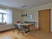 Esstisch im Wohnzimmer - 3 Zimmer Etagenwohnung zur Miete in Untermaßfeld