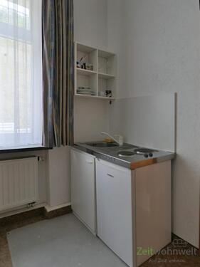 Miniküche im Zimmer - 1 Zimmer Etagenwohnung in Meißen