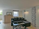 Blick zum Sofa - 2 Zimmer Etagenwohnung zur Miete in Kaufungen