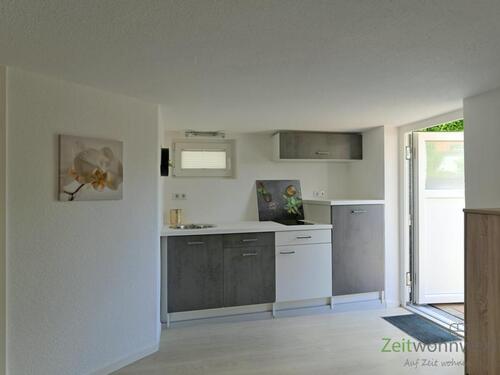 neue Küche im Eingangsbereich - 2 Zimmer Etagenwohnung in Kaufungen