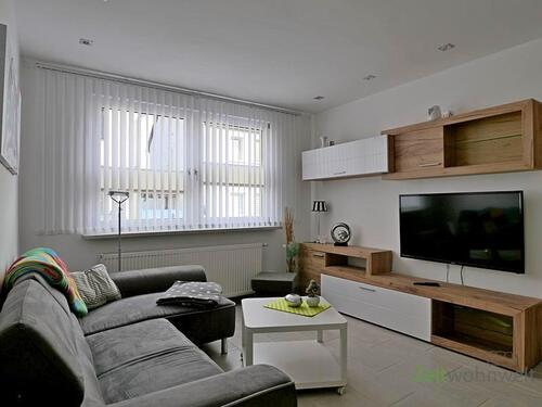 modernes Wohnzimmer - 2 Zimmer Etagenwohnung zur Miete in Erfurt