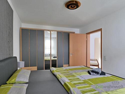 großer Kleiderschrank - 