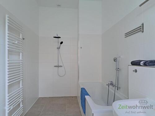 Wanne und bodentiefe Dusche - 