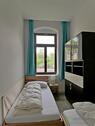 kleines Zimmer, Bett Fensterseite - 