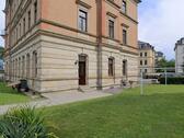 Terrassenmöbel und separater Hauseingang - 