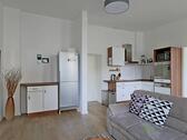 Blick zur Küchenzeile - Etagenwohnung mit 71,50 m² in Dresden zur Miete