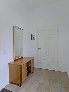geräumiger Wohnungsflur - 