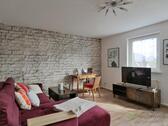 TV und kleiner Schreibtisch - 3 Zimmer Etagenwohnung zur Miete in Erfurt