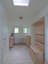 Wohnungsflur mit Garderobe - 