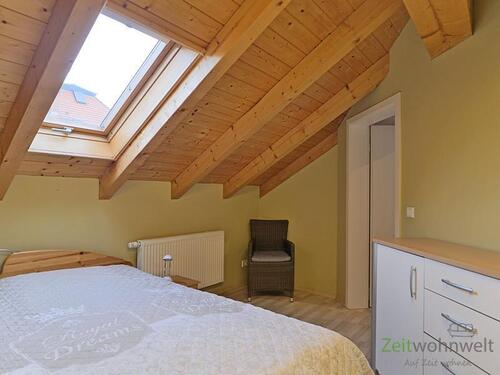 Sessel und Sideboard - 
