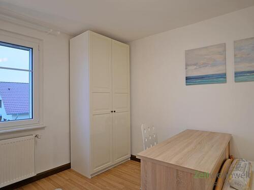 Kleiderschrank und Schreibtisch - Etagenwohnung mit 40,00 m² in Arnstadt zur Miete