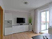 Schrankwand, TV und Balkon - 2 Zimmer Etagenwohnung zur Miete in Eisenberg
