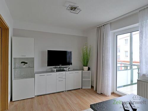 Schrankwand, TV und Balkon - 2 Zimmer Etagenwohnung zur Miete in Eisenberg
