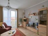 Balkon, Schrankwand und TV - 2 Zimmer Etagenwohnung zur Miete in Bad Berka