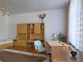 Schreibtisch am Fenster - 3 Zimmer Etagenwohnung in Dresden