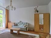 Sofa und Kleiderschrank - Etagenwohnung mit 80,00 m² in Dresden zur Miete