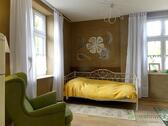 Sessel und Bett - (EF0249_M) Erfurt: Krämpfervorstadt, barrierefreies, neu möbliertes Apartment, WLAN inklusive