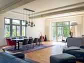 Blick in das riesige Wohnzimmer - 