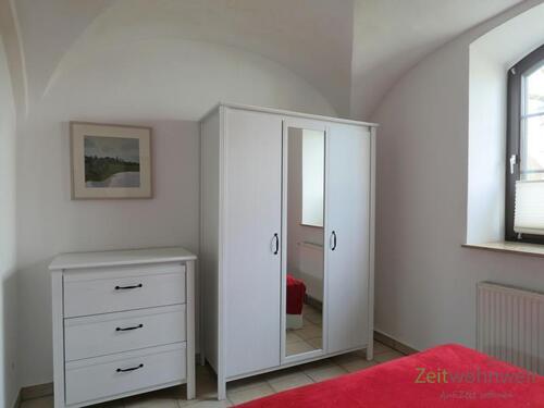 Kommode und Kleiderschrank - 