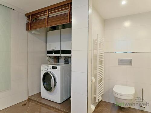 WC und Waschmaschine, unten - 