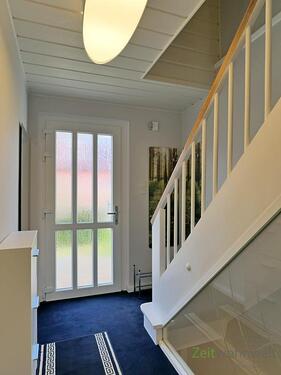 Hauseingang mit Garderobe - 