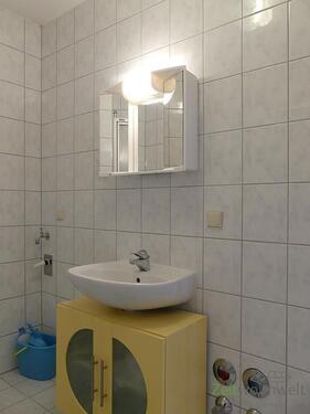Waschbecken und WM-Stellplatz - 