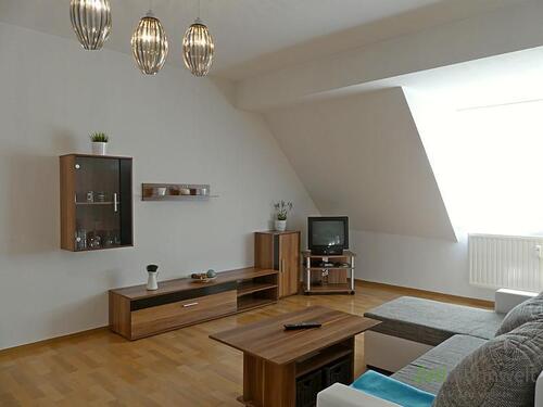 Blick ins Wohnzimmer - 1 Zimmer Etagenwohnung zur Miete in Ronneburg Thür