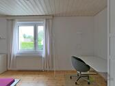 Blick ins linke Schlafzimmer - 3 Zimmer Etagenwohnung in Dresden