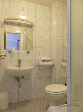Bad mit Dusche - Etagenwohnung mit 21,00 m² in Erfurt zur Miete