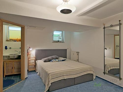 neues Bett - 2 Zimmer Etagenwohnung in Dresden