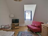 Sofa und TV - 1 Zimmer Etagenwohnung zur Miete in Erfurt