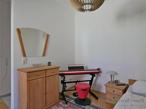 Kommode und E-Piano - Etagenwohnung mit 26,00 m² in Erfurt zur Miete