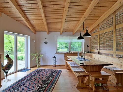 Blick ins Wohnzimmer - (EF0309_M) Weimar: Gelmeroda, neu gebautes Wohnhaus im alpenländischen Stil mit Grundstück, Kamin, WLAN, vollmöbliert