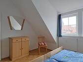 Kommode und Spiegel - 2 Zimmer Etagenwohnung zur Miete in Erfurt
