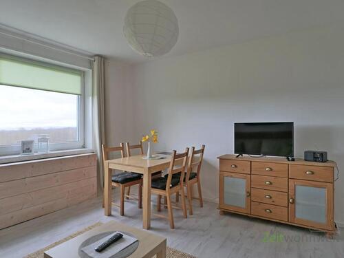 Esstisch und TV im Wohnzimmer - 3 Zimmer Etagenwohnung in Gerstungen