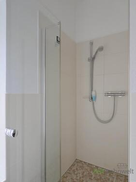 bodentiefe Dusche (leider verwackelt) - 