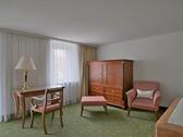 Schreibtisch am Fenster - 2 Zimmer Etagenwohnung zur Miete in Dresden