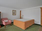 Boxspringbett - 2 Zimmer Etagenwohnung in Dresden