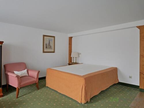 Boxspringbett - 2 Zimmer Etagenwohnung in Dresden
