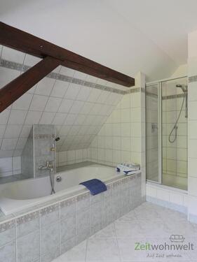 große Badewanne und Diusche - 