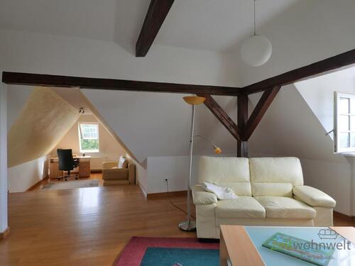 linker Wohnzimmerbereich mit Schreibtisch-Ecke - 