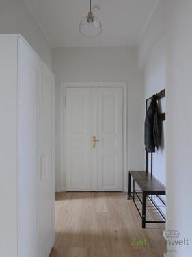 Eingang mit Garderobe - 