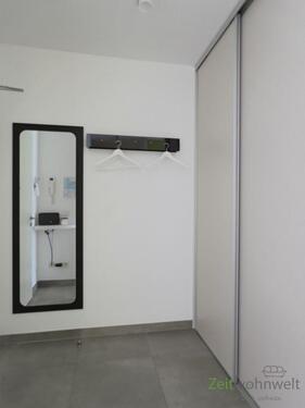 Eingang mit Garderobenschrank - 