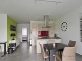 Blick vom Balkon ins Wohnzimmer - 