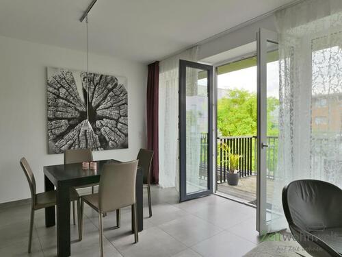 Esstisch vor dem Balkonausgang - 3 Zimmer Etagenwohnung in Kassel