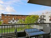 Balkonblick zum Innenhof - 3 Zimmer Etagenwohnung zur Miete in Kassel