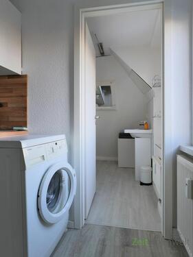 kleine Waschmaschine in der Küche - 